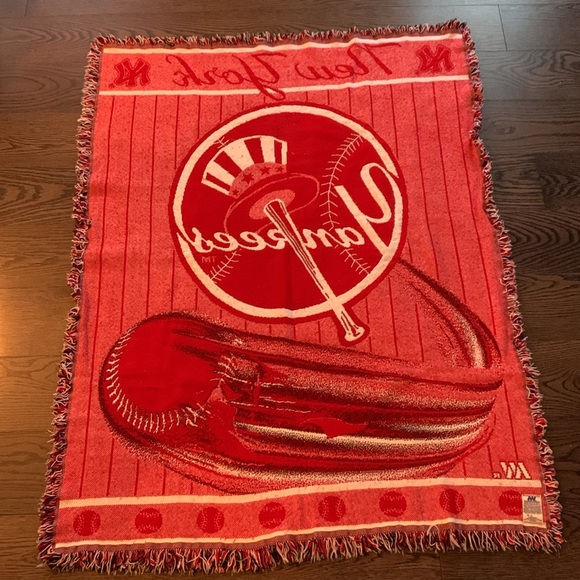 New York Yankees Blanket/Throw by The Northwest Company - Picture 2 of 3